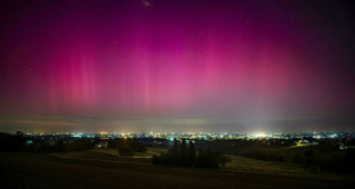 Archi di luce rossa nei cieli italiani: aurora boreale o SAR?